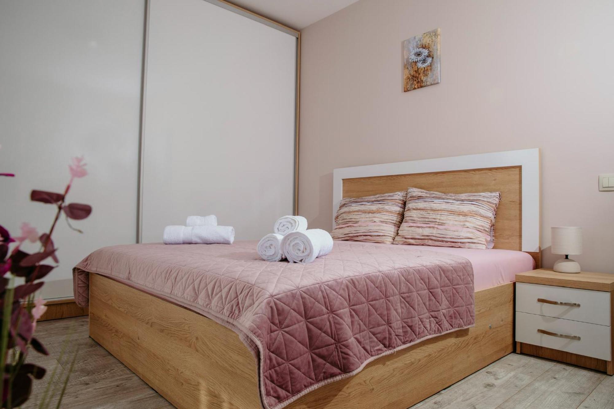 Rose Valley Apartment Kazanlak Ngoại thất bức ảnh
